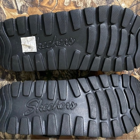 New Fur-lined Black Skechers Clogs/Mules - Picture 2 of 5